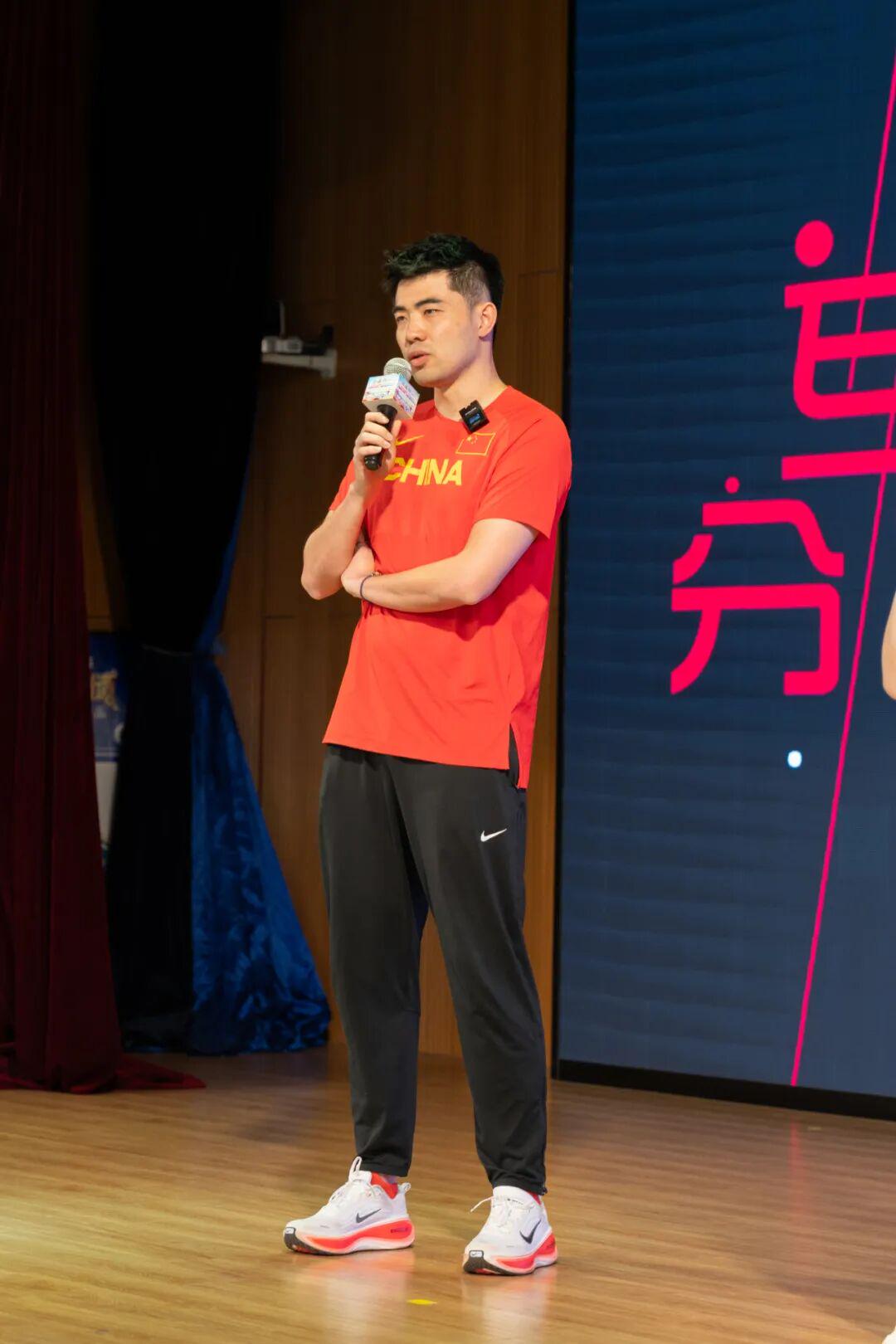 曼晚：加斯科因当年为钱拒曼联选热刺结果后悔终身，M费要注意了
