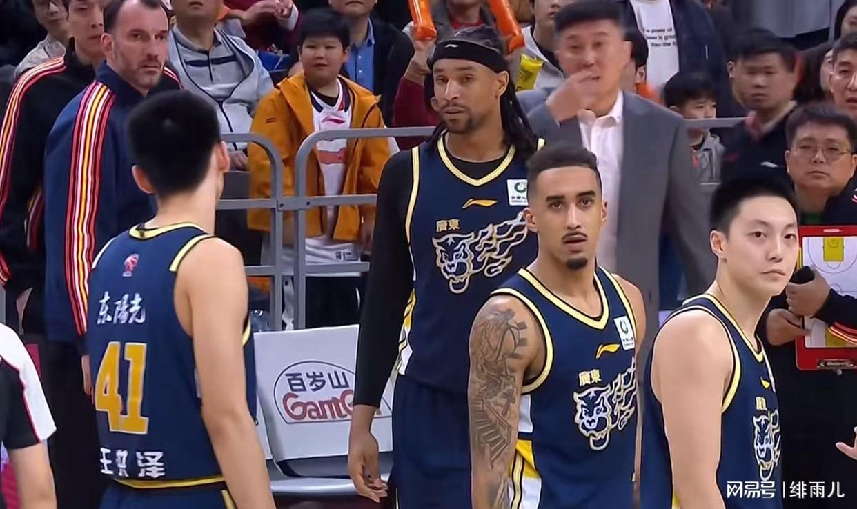 绝妙,湖人队新阵容被NBA评论员比尔·西蒙斯起绰号“Snowtime”