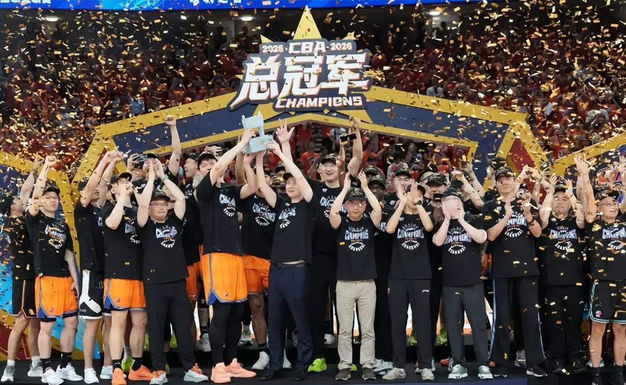 曝马刺考虑交易福克斯
