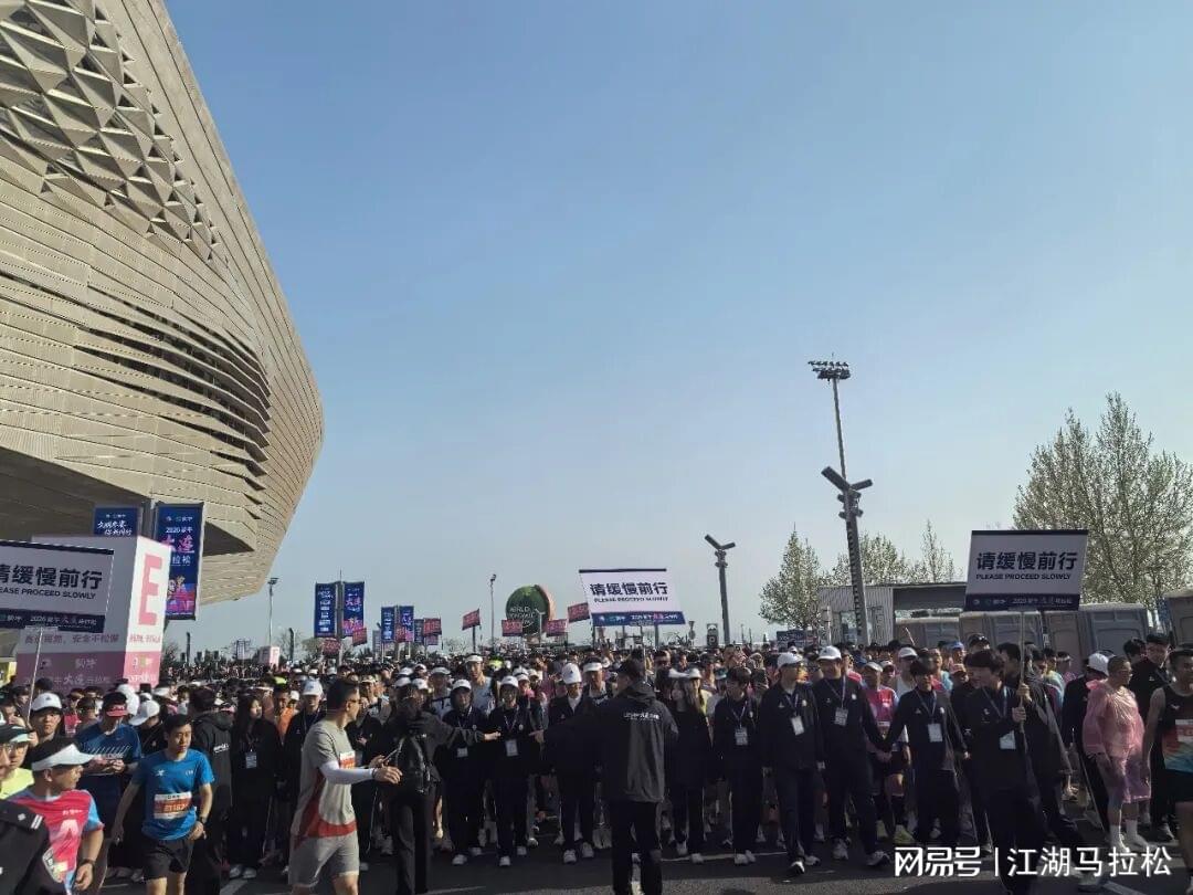 迪马济奥:维拉提供4200万欧固定转会费+300万欧奖金求购莱奥